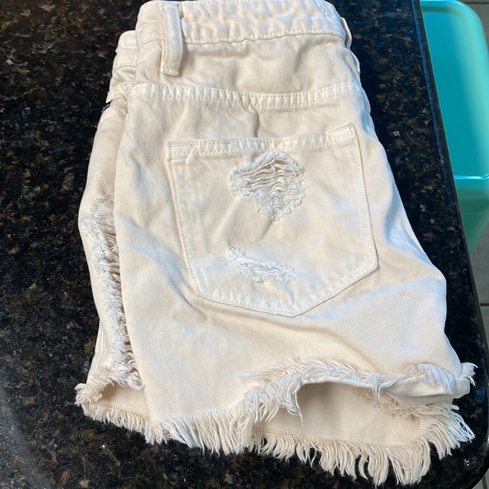 Distressed shorts - Picture 5 of 6